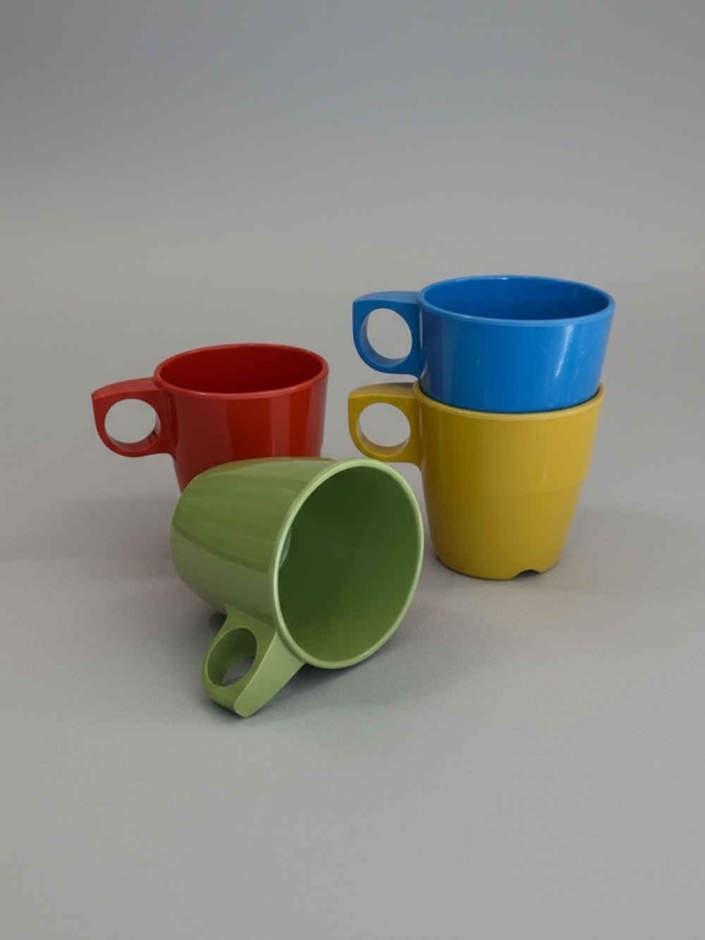 Set Of 4 Vintage 1971 / 72 Vanguard By Maplex  Melamine Coffee Mugs